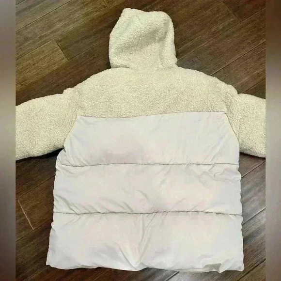 ASOS DESIGN fleece patched puffer jacket in cream size US 6 - Picture 9 of 11